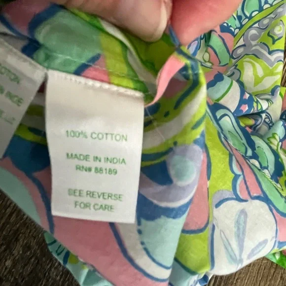 Lilly Pulitzer Amelia Island Tunic in Conch Republic Blue. S - Picture 4 of 9